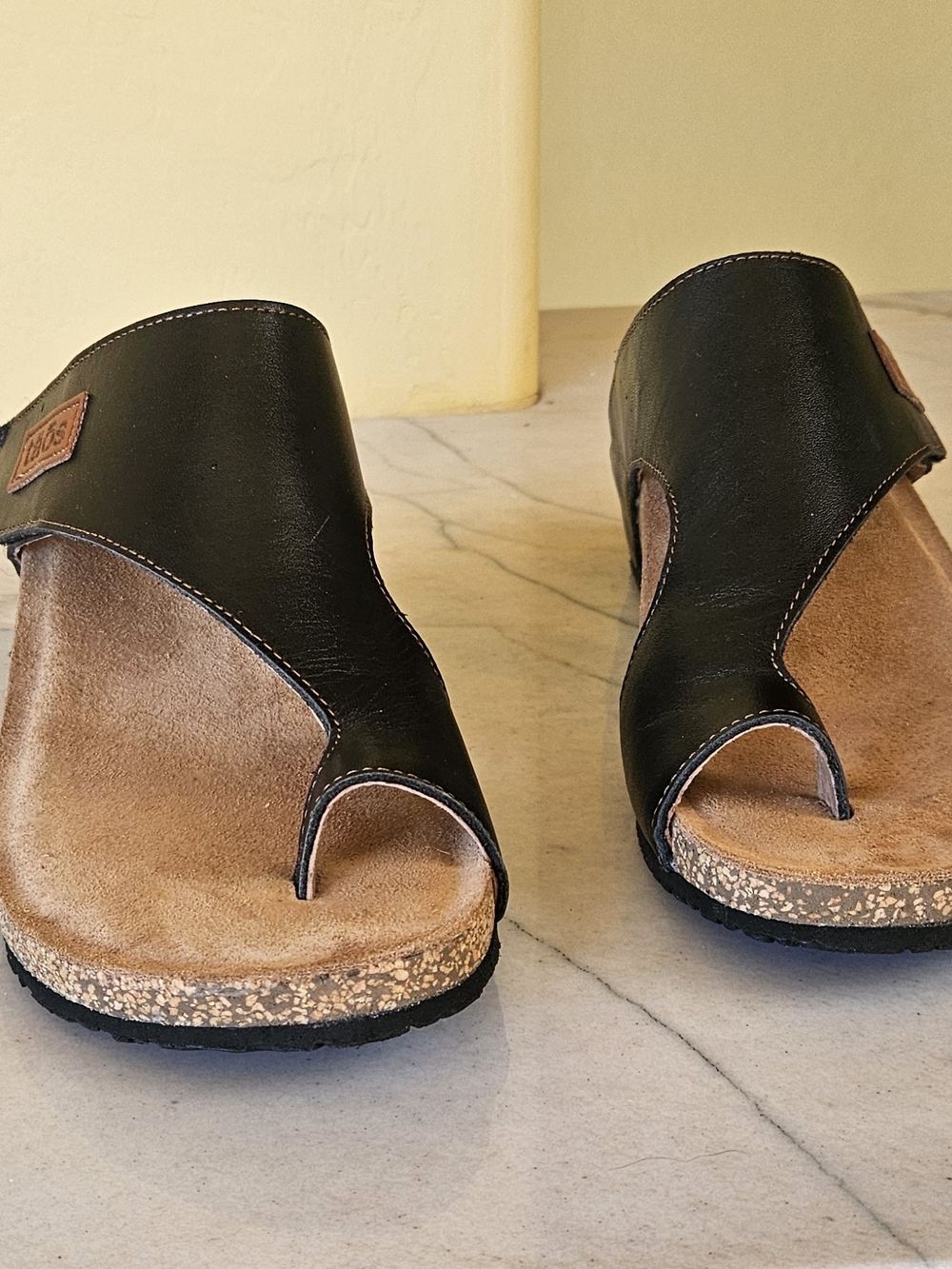Taos Loop Black Ladies Toe-Post Comfort Sandals - Picture 5 of 5